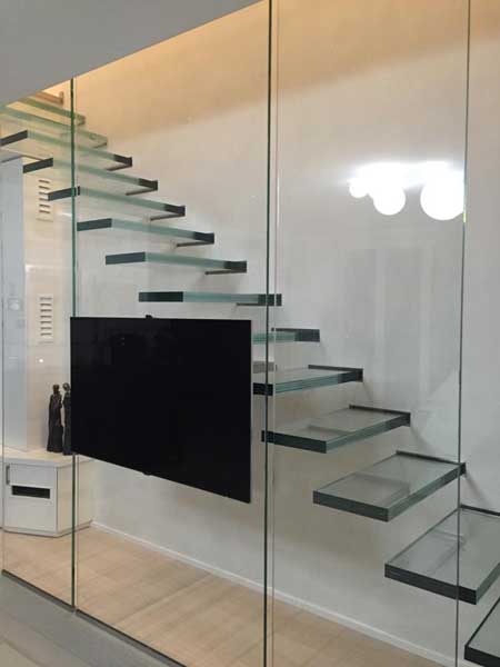 Installazione-ringhiere-balconi-Milano