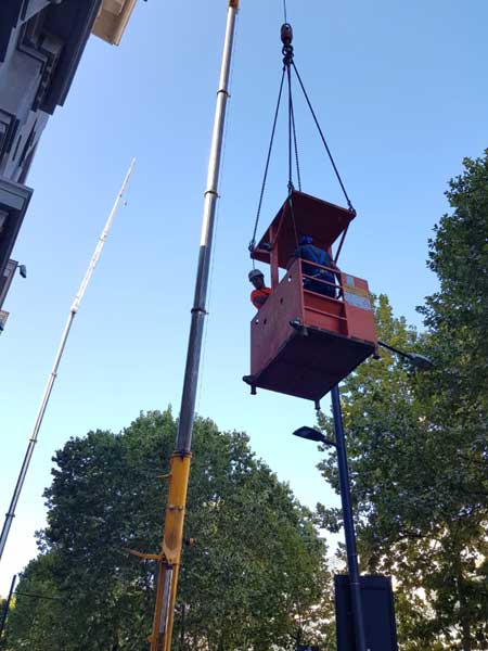 Montaggio-vetri-in-altezza-Milano