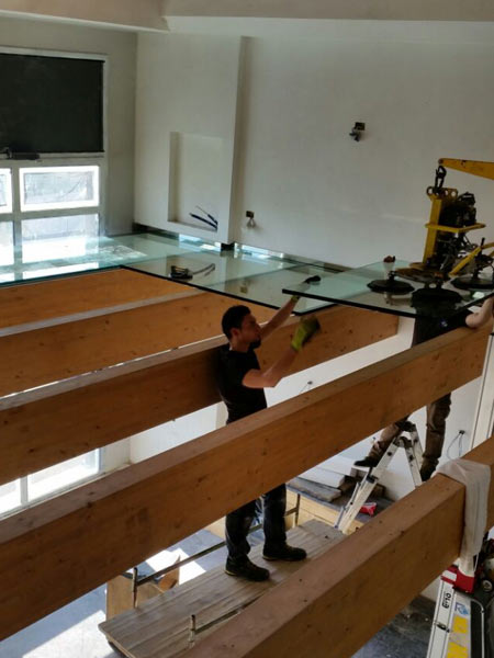 Vetreria-per-montaggio-con-gru-Milano