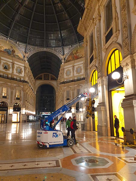 Vetro-su-misura-curvo-colorato-Milano